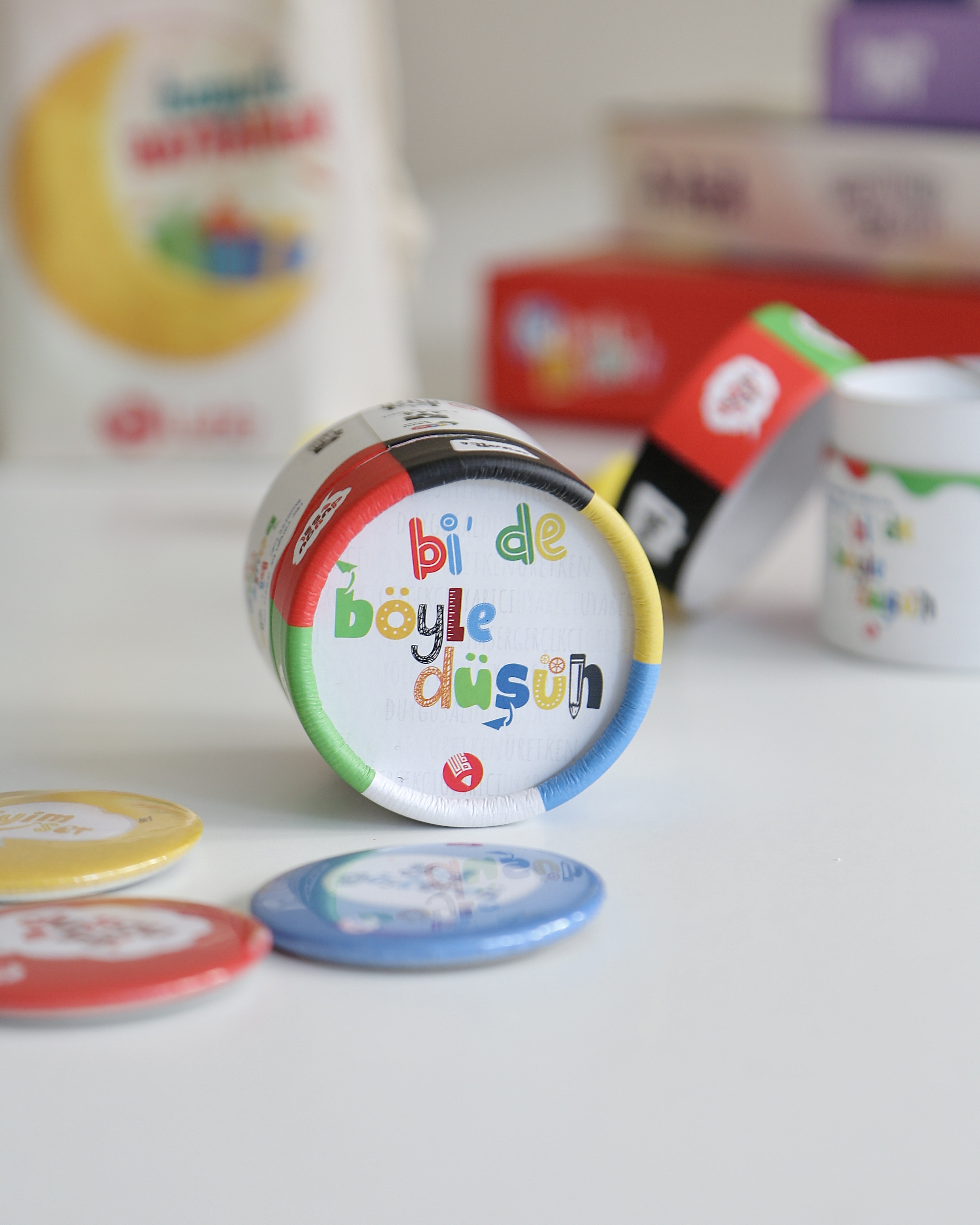 Bİ'DE BÖYLE DÜŞÜN